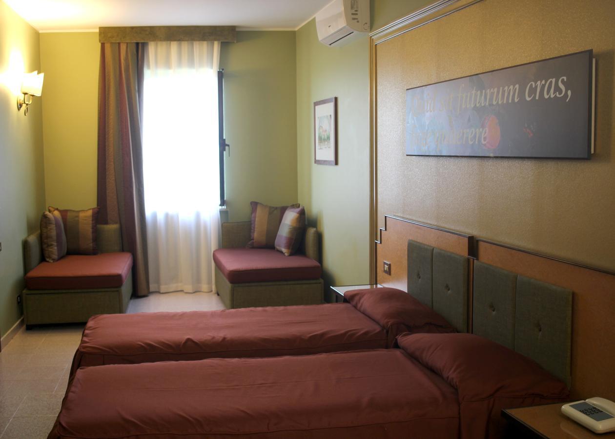 Hotel Orazio Venosa Exterior photo